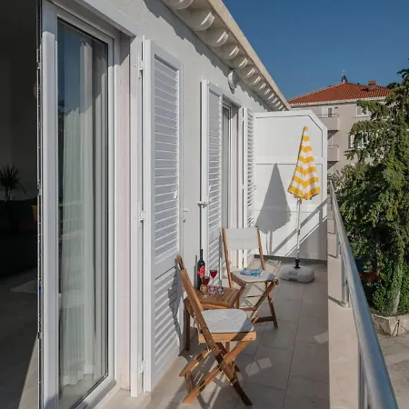Dolce Apartment *